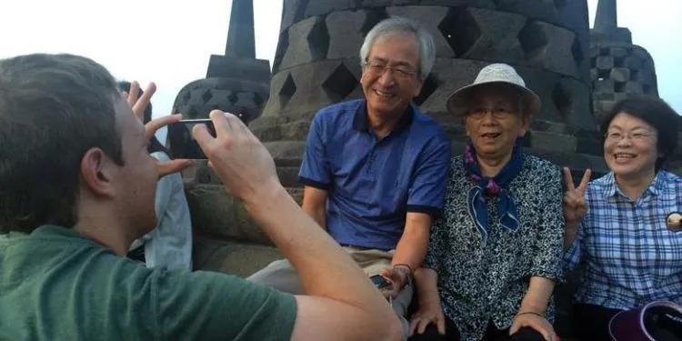 Kamu Sudah Keliling Indonesia Belum? Nih, Beberapa Artis dan Pesohor Dunia Pernah Mengunjungi Nusantara, Lho! 20