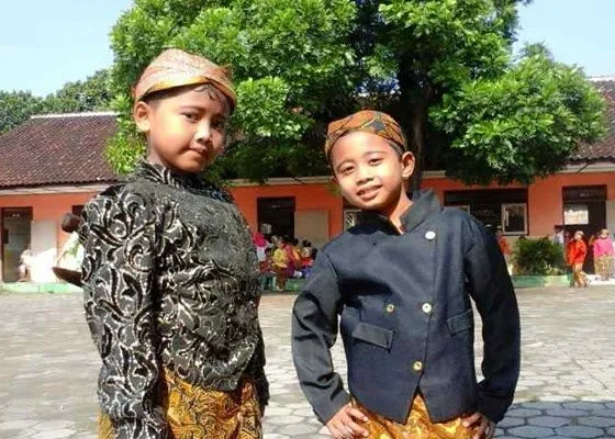 15 Baju Adat Anak dari Berbagai Daerah 17