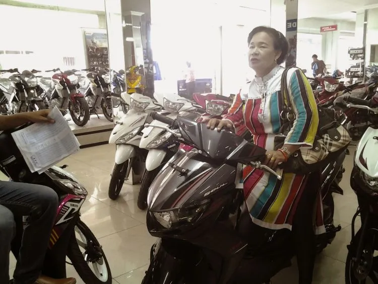 6 Hal yang Bakal Bikin Kamu Paham, Kenapa Ibu-Ibu Ber-matic Selalu Jadi Raja Jalanan 11