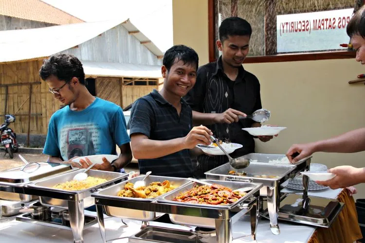 Mau Udah Siap Nikah Atau Masih Pengen Aja, Tahu 9 Tipe Tamu Kondangan Ini Wajib Hukumnya 12