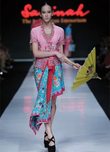 Dalam Rangka Memperingati Hari Kartini, Simak Yuk 6 Paduan Kebaya Encim Modern Berikut Ini 9