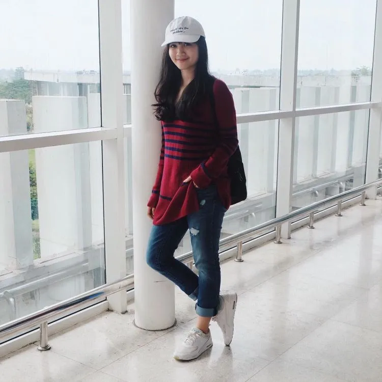 7 Inspirasi Penampilan Santai dengan Sepatu Running. Bikin Penampilanmu Stunning! 12