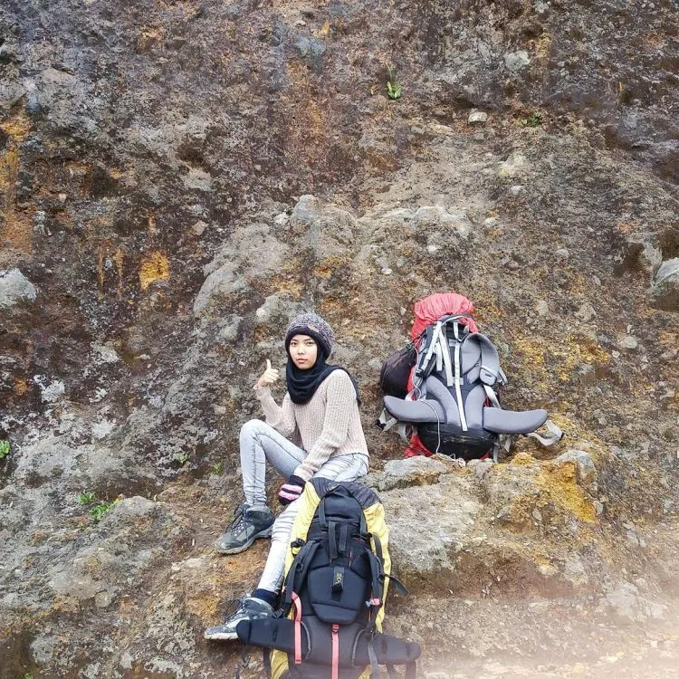 Untukmu Hijabers yang Doyan Travelling, 8 Tips Cerdas Ini Wajib Kamu Coba! Bikin Penampilan Kian Menawan! 13