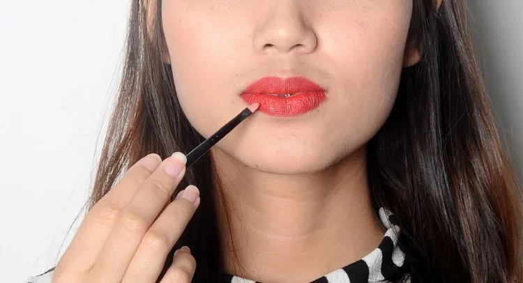 7 Tips Ber-Lipstik Matte Demi Penampilan Maksimal. Biar Bibir Gak Justru Kering dan Kasar 13