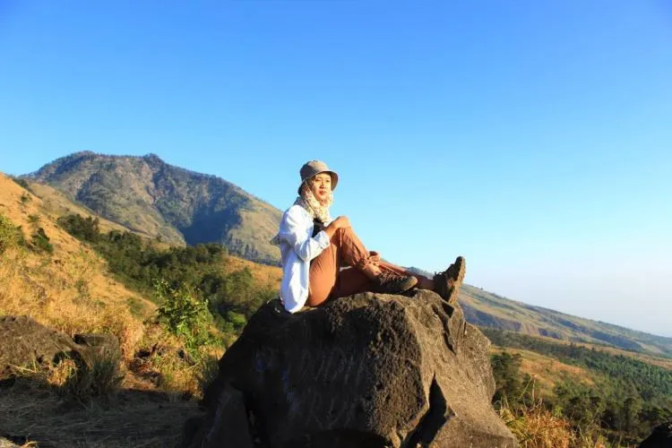 Untukmu Hijabers yang Doyan Travelling, 8 Tips Cerdas Ini Wajib Kamu Coba! Bikin Penampilan Kian Menawan! 15