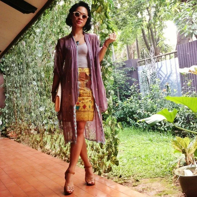 Nggak Hanya Kebaya Kutubaru, Dengan 8 Inspirasi Songket Ini Bertandang Ke Kondangan pun Makin Menawan! Bertemu Jodoh Tinggal Sejengkal. 14