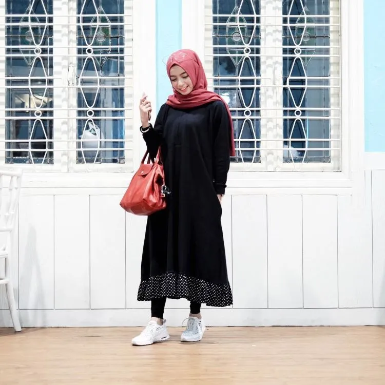 7 Inspirasi Penampilan Santai dengan Sepatu Running. Bikin Penampilanmu Stunning! 14