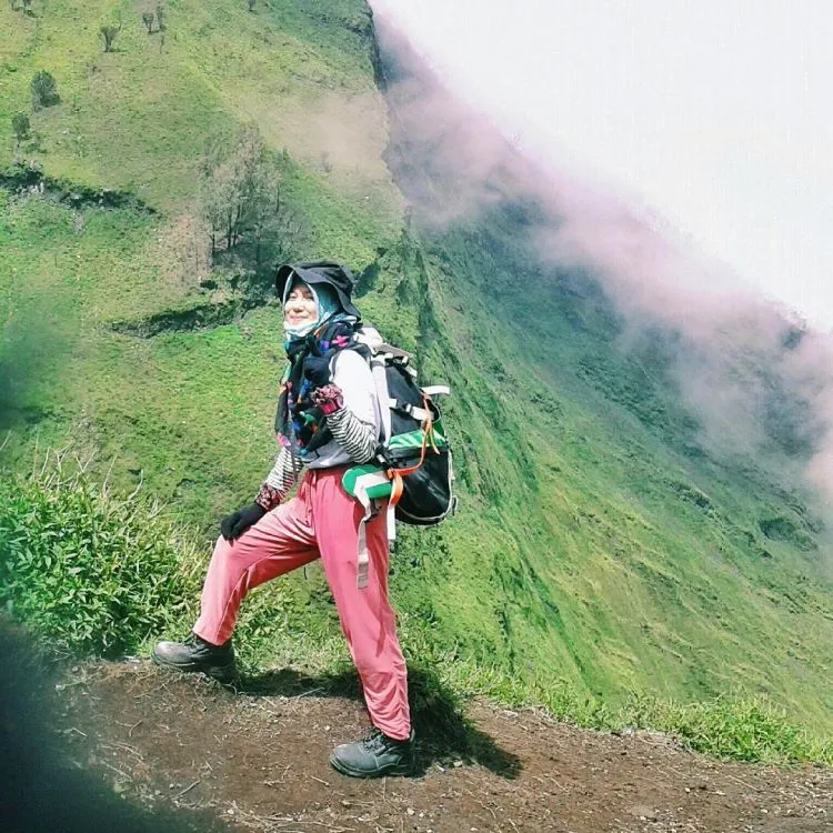 Untukmu Hijabers yang Doyan Travelling, 8 Tips Cerdas Ini Wajib Kamu Coba! Bikin Penampilan Kian Menawan! 14
