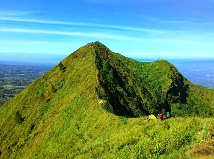 Deretan Gunung Indah Ini Punya Spot Romantis Untuk Dinikmati. Pasangan Kamu Harus Segera Diajak Ke Sini! 10