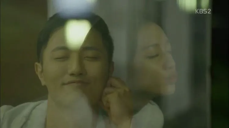 Kapten Yoo Shi Jin Memang Idola, Tapi Sersan Seo Dae Young Tetap Idaman. Ini Prinsip Kami, Penggemar Descendants of The Sun 22