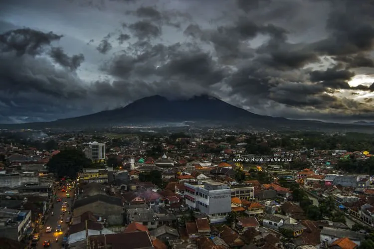 Buat Kamu yang Suka Wisata Horor, Sempatkan Mampir ke 8 Spot Angker di Bogor! Serem Banget, Dah! 10