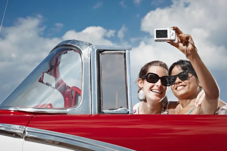 Jangan Sekali-kali Selfie! Kalau Posemu Seperti Orang-orang Ini yang Justru Berbahaya Buat Diri Sendiri! 18