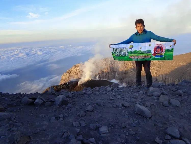 Willem Sigar Tasiam, Pencetus Maraton Gunung di Indonesia yang Akan Taklukkan 50 Gunung dalam 40 Hari! Luar Biasa! 8