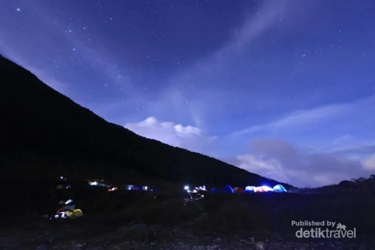 Deretan Gunung Indah Ini Punya Spot Romantis Untuk Dinikmati. Pasangan Kamu Harus Segera Diajak Ke Sini! 12