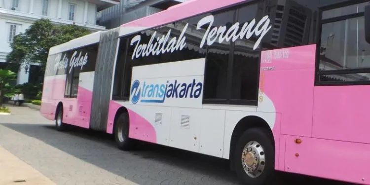 18 Hal yang Menandakan Jam Terbangmu di Transjakarta Udah Tinggi. Sabi! 36