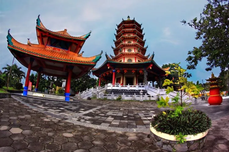 Biar Travelingmu Nggak Itu-Itu Aja dan Lebih Berkah, Yuk Kita Wisata Religi Sejenak! 10