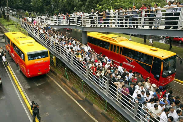 18 Hal yang Menandakan Jam Terbangmu di Transjakarta Udah Tinggi. Sabi! 21