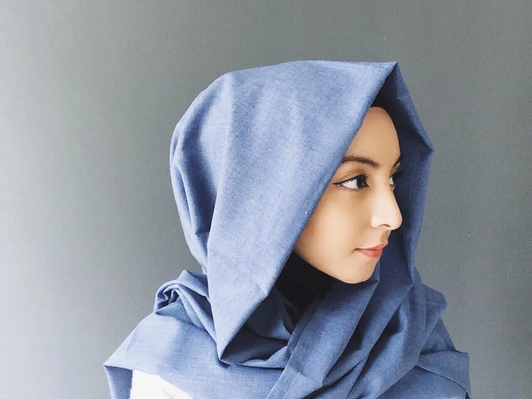 5 Cara Gampang Pakai Pashmina. Dari Mulai Milih Bahan Sampai Tutorialnya. Supaya Penampilan Berhijabmu Makin Maksimal!