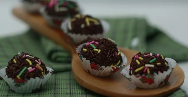 7 Resep Kudapan Manis Berbahan Biskuit. Bikinnya Gampang, Spesial Buat Dia yang Paling Disayang... 9