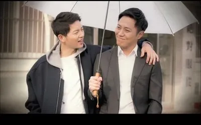 Kapten Yoo Shi Jin Memang Idola, Tapi Sersan Seo Dae Young Tetap Idaman. Ini Prinsip Kami, Penggemar Descendants of The Sun 18