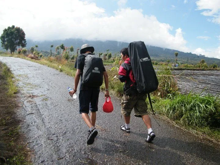 8 Alasan Kenapa Cowok yang Suka Menyandang Keril Layak Jadi Calon Imam Kamu di Masa Depan! 16