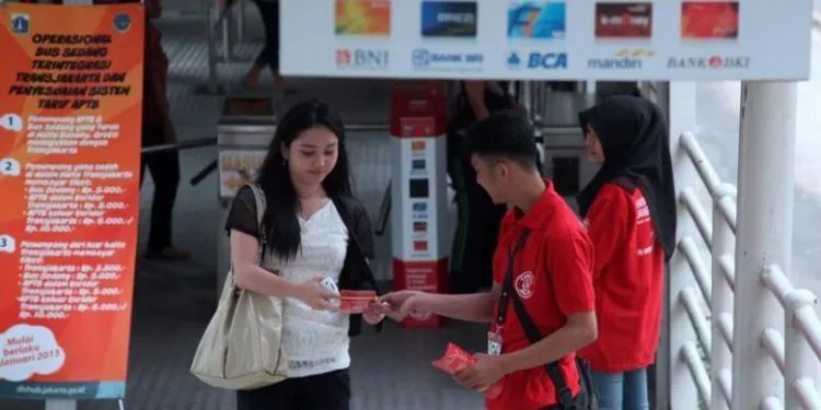 18 Hal yang Menandakan Jam Terbangmu di Transjakarta Udah Tinggi. Sabi! 25
