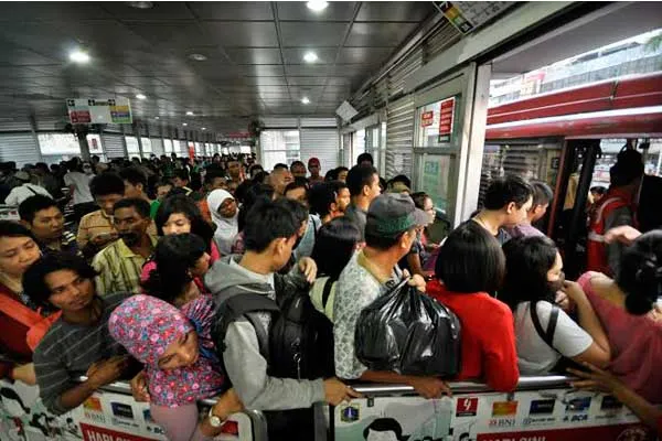 18 Hal yang Menandakan Jam Terbangmu di Transjakarta Udah Tinggi. Sabi! 29