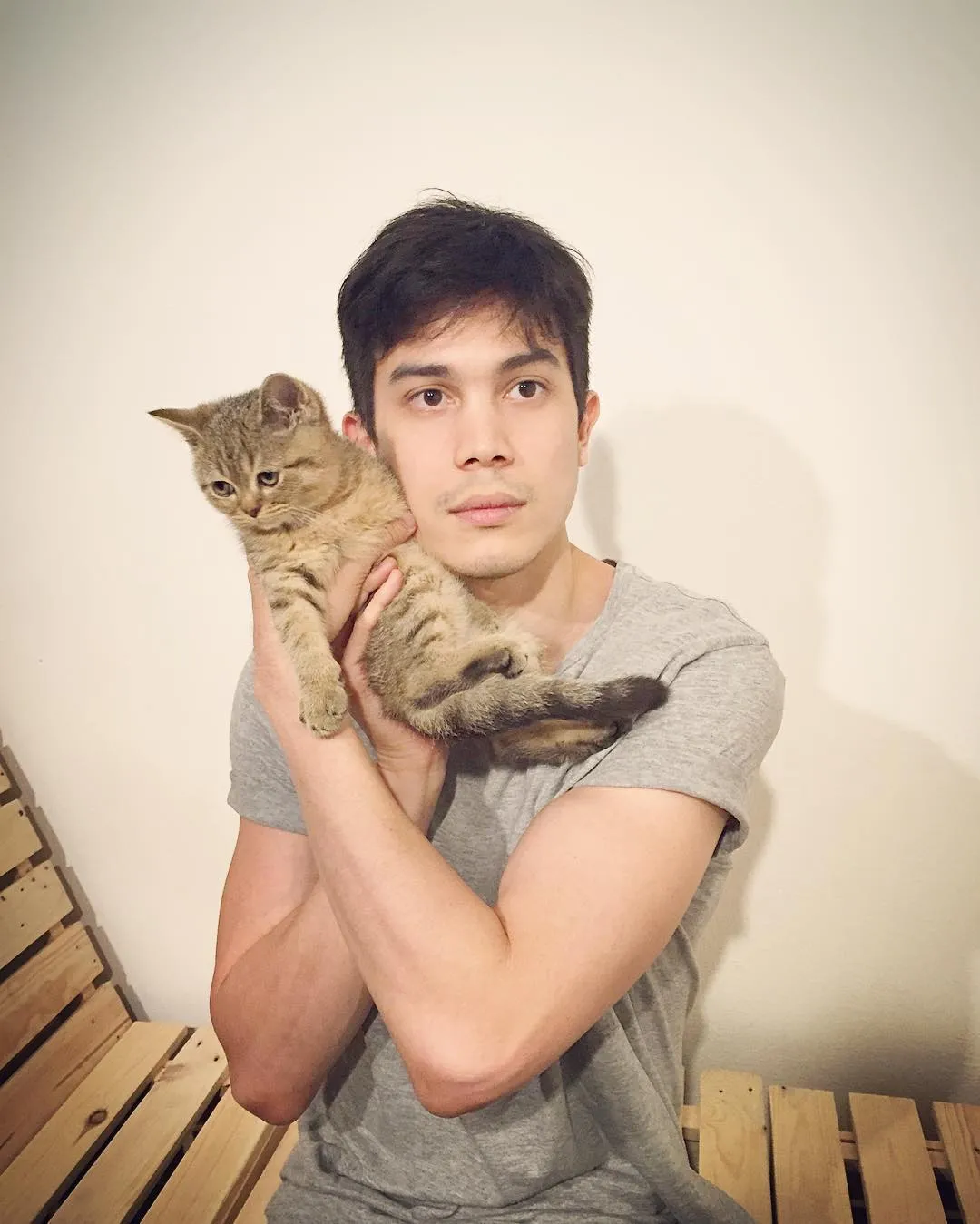 Jumat Ganteng: Yuk, Ngelirik Sunny Suwanmethanont, Aktor Kece Asal Thailand. 13