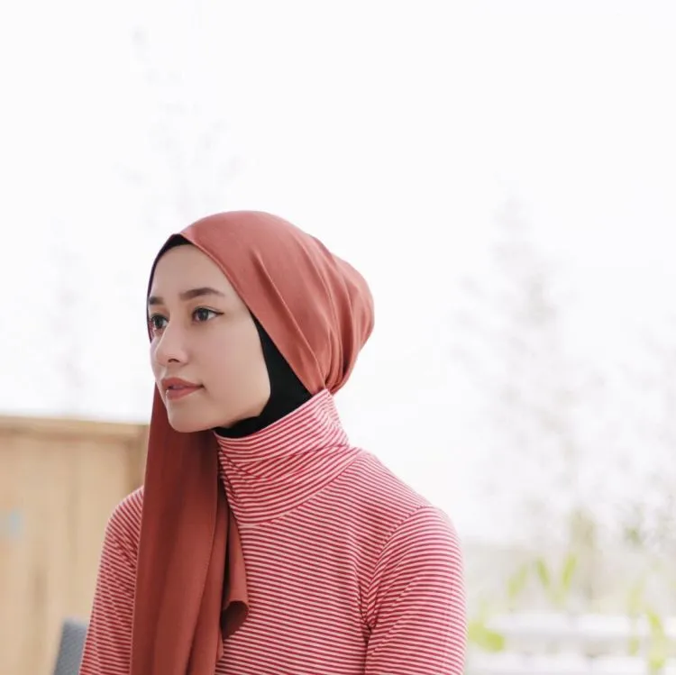 12 Gaya Berhijab Segi Empat dan Pashmina Para Selebgram Cantik. Cocok Nih Buat Para Pemula 16