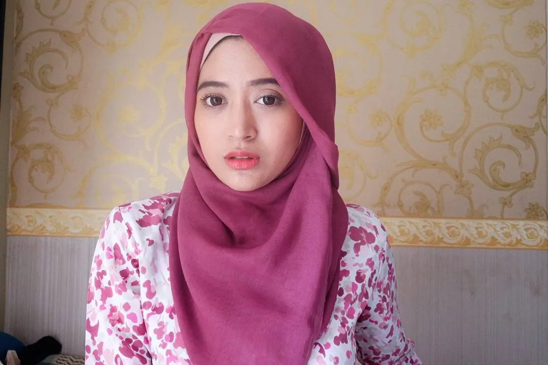 12 Gaya Berhijab Segi Empat dan Pashmina Para Selebgram Cantik. Cocok Nih Buat Para Pemula 21
