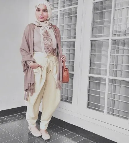 8 Gaya Berpakaian yang Bisa Kamu Padu Padankan dengan Flat Shoes Kesayangan 6
