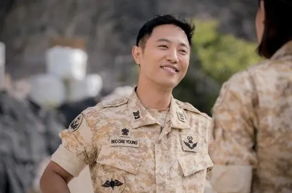 Kapten Yoo Shi Jin Memang Idola, Tapi Sersan Seo Dae Young Tetap Idaman. Ini Prinsip Kami, Penggemar Descendants of The Sun 20