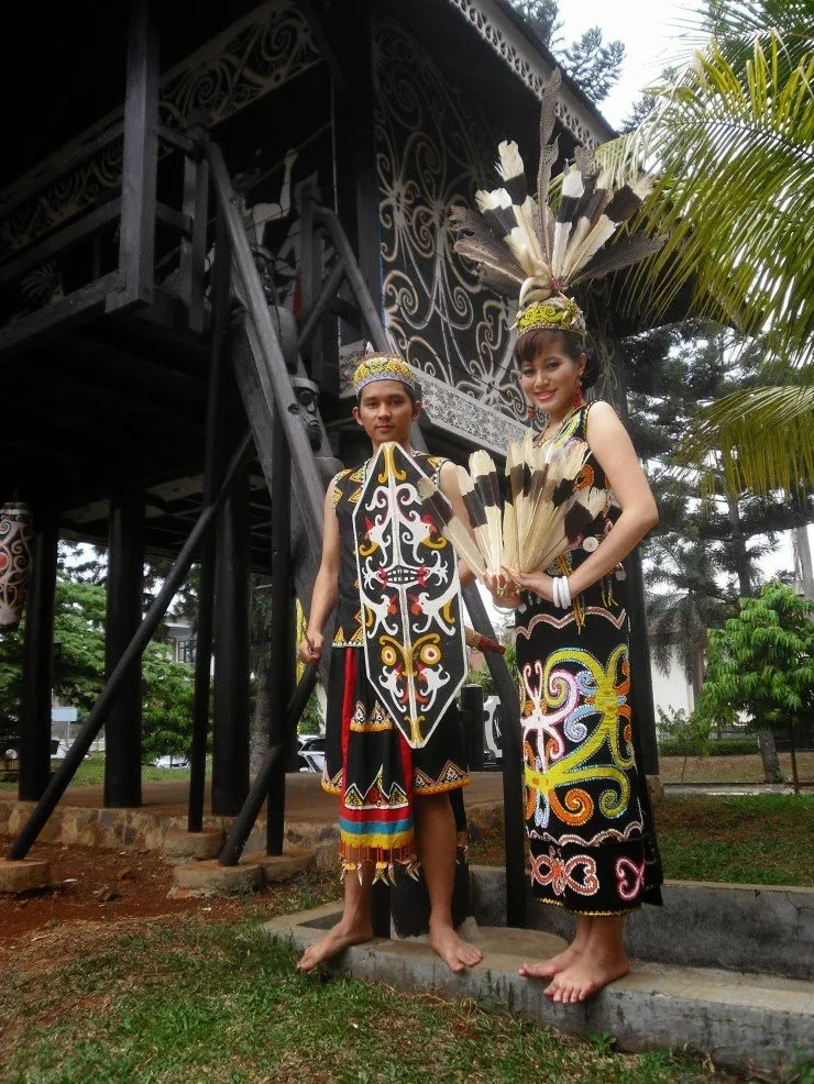 Nggak Harus Kebarat-baratan, Ini Dia 8 Busana Pengantin Tradisional Buat Pria Supaya Tambah Ganteng dan Mempesona 16