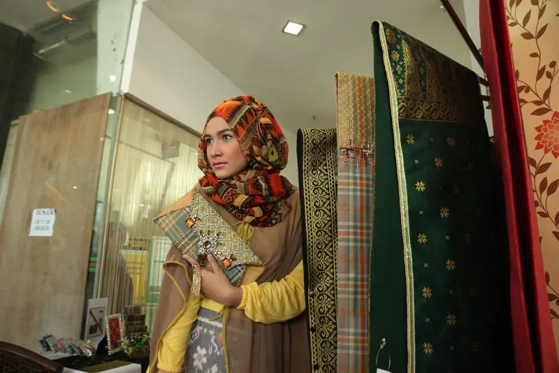 Inspirasi Fashion Etnik untuk Kondangan, Selain Kebaya yang Selalu Jadi Andalan