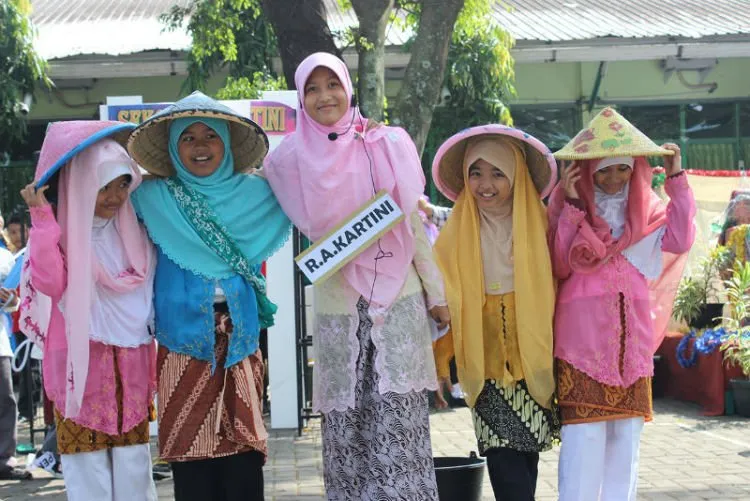 Kartini Sampai Diberi Hari Sendiri. Kenapa Cut Nyak Dien Tidak? 11