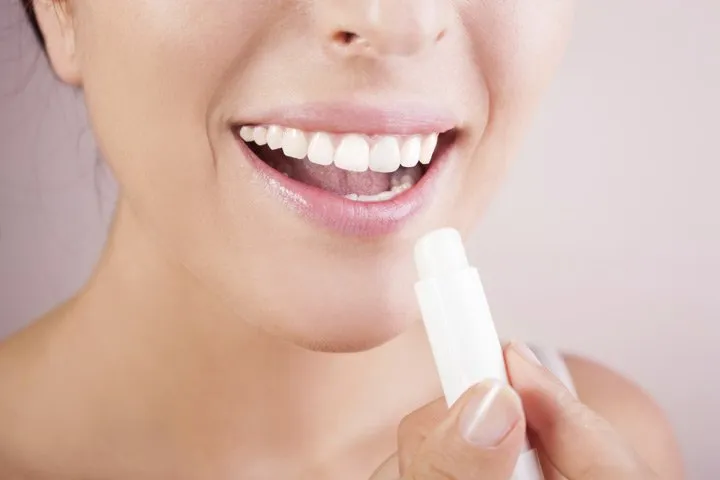 7 Tips Ber-Lipstik Matte Demi Penampilan Maksimal. Biar Bibir Gak Justru Kering dan Kasar 9