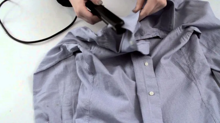 Buat Cowok yang Males Nyeterika atau Gak Punya Setrikaan. Ini 6 Cara Yang Bisa Bikin Baju Kamu Tetap Mulus 7