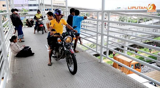 18 Hal yang Menandakan Jam Terbangmu di Transjakarta Udah Tinggi. Sabi! 23