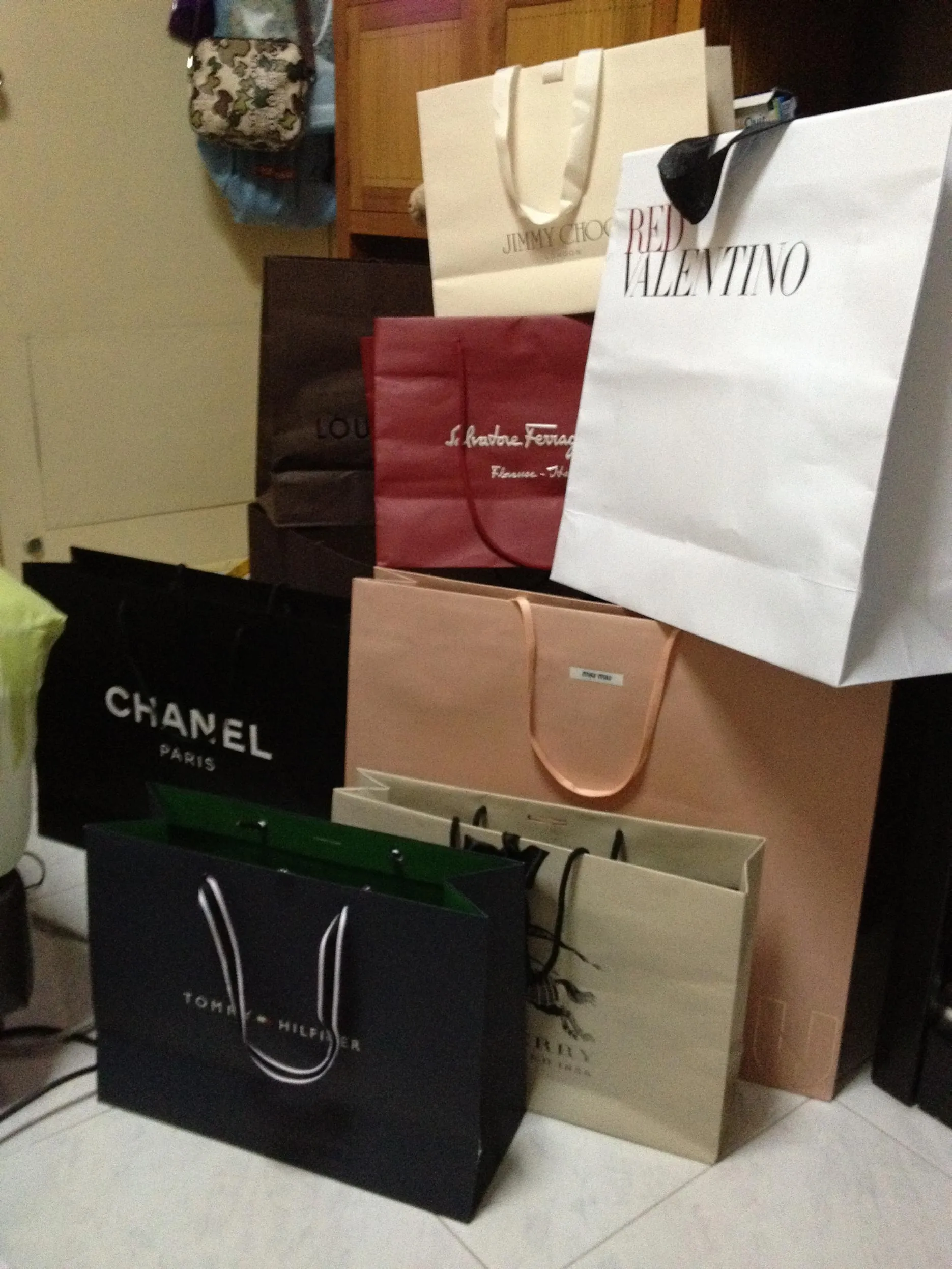 Kalau Memang Belum Mampu Beli Barang Branded, Nggak Usah Maksain Beli Barang KW Bisa? 7