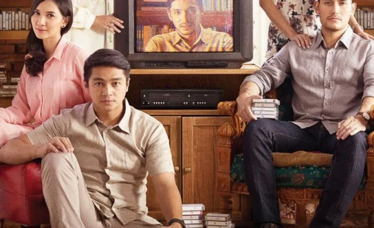 Jumat Ganteng: Deva Mahenra, Aktor Kece Multitalenta yang Bikin Kamu Ngarep Jadi Makmumnya! 11
