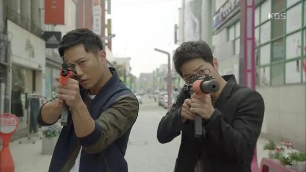 Kapten Yoo Shi Jin Memang Idola, Tapi Sersan Seo Dae Young Tetap Idaman. Ini Prinsip Kami, Penggemar Descendants of The Sun 17