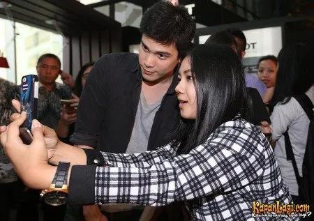Jumat Ganteng: Yuk, Ngelirik Sunny Suwanmethanont, Aktor Kece Asal Thailand. 16