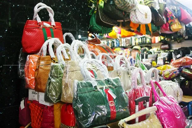 Kalau Memang Belum Mampu Beli Barang Branded, Nggak Usah Maksain Beli Barang KW Bisa? 9