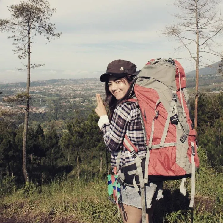 Melanjutkan Perjuangan Kartini, Para Pendaki Cantik Ini Menyusuri Puncak Tertinggi! Kamu Mau Kalah Sama Mereka? 11