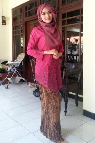Dalam Rangka Memperingati Hari Kartini, Simak Yuk 6 Paduan Kebaya Encim Modern Berikut Ini 12