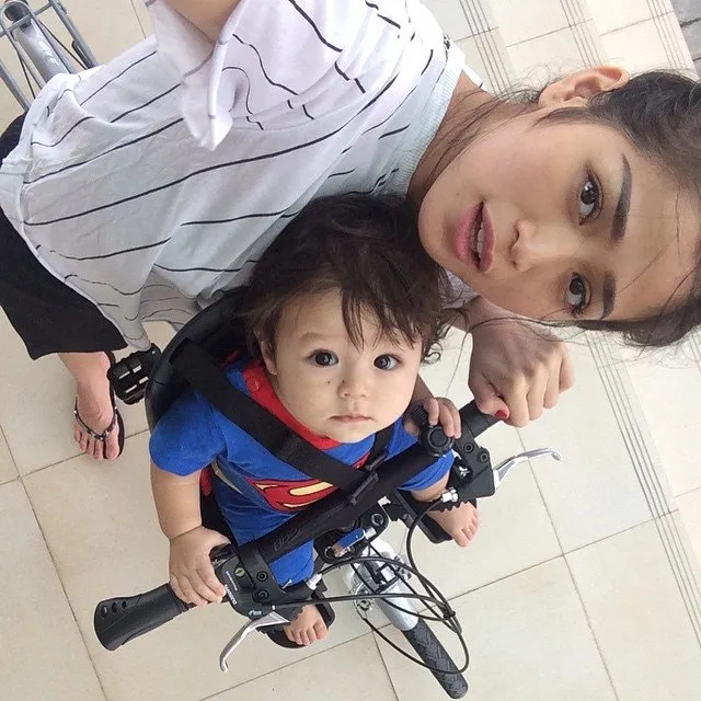 Udah Kenalan Sama Baby El Belum? Anaknya Jessica Iskandar yang Kebangetan Lucunya! 15