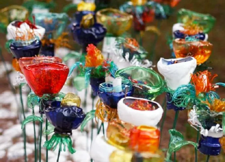 Foto-foto Kreasi Botol Bekas yang Gak Cuma Apik, Tapi Juga Bermanfaat. Kamu Pasti Bakal Gatal Pengen Bikin Juga! 40