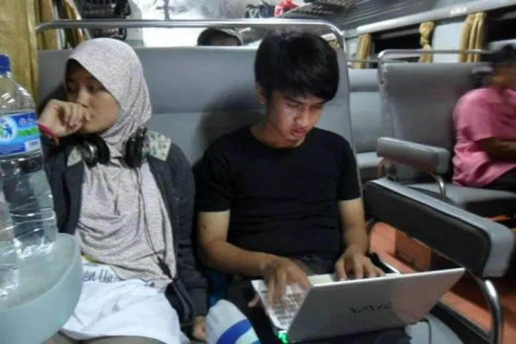 Berbagai Hal yang Bikin Kita Susah Move On Dari Kereta Api. Walau Tiket Pesawat Nggak Mahal Lagi 15
