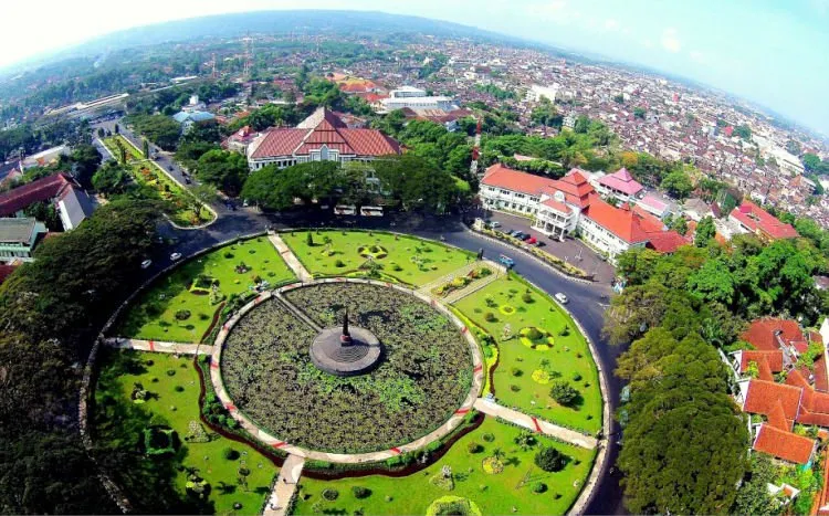 10 Destinasi Wisata Impian yang Bisa Kamu Kunjungi dengan Kereta! Bisa Jalan Kaki dari Stasiun Kereta! 13