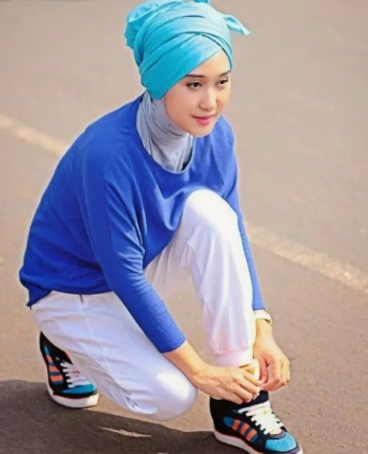 7 Style Hijab Buatmu yang Mau Nyaman Berolahraga. Gak Pakai Ribet, Ya! 10